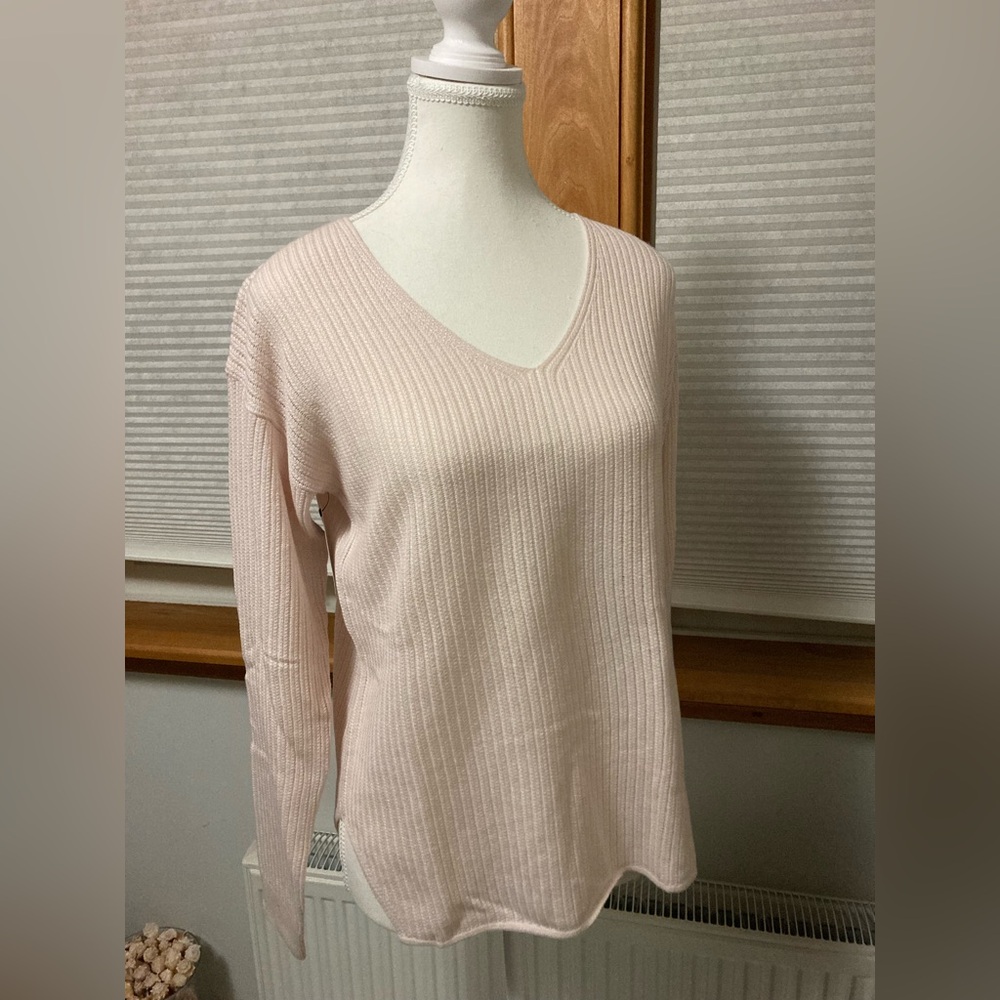 New Aritzia Wilfred Free Wolter light weight light pink v neck sweater xs